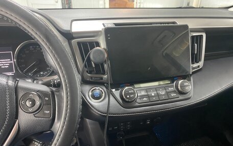 Toyota RAV4, 2017 год, 2 800 000 рублей, 6 фотография