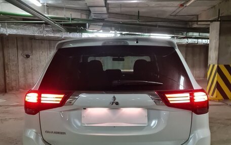 Mitsubishi Outlander III рестайлинг 3, 2021 год, 2 300 000 рублей, 5 фотография