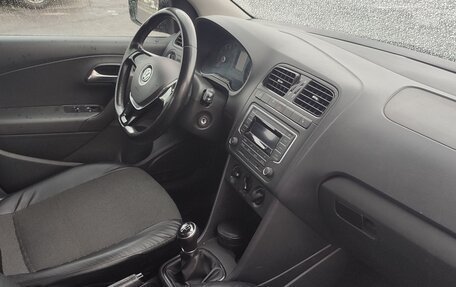 Volkswagen Polo VI (EU Market), 2016 год, 950 000 рублей, 32 фотография