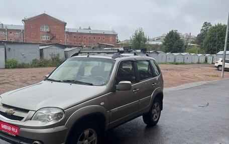 Chevrolet Niva I рестайлинг, 2011 год, 650 000 рублей, 3 фотография