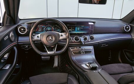 Mercedes-Benz E-Класс, 2017 год, 3 150 000 рублей, 6 фотография