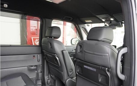 Honda Stepwgn, 2022 год, 2 150 000 рублей, 23 фотография