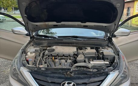 Hyundai Sonata VI, 2011 год, 800 000 рублей, 6 фотография