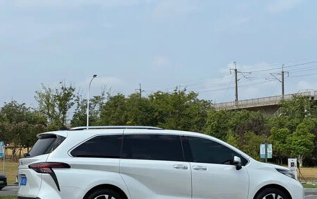 Toyota Granvia, 2022 год, 3 630 888 рублей, 4 фотография