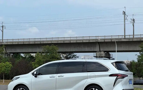 Toyota Granvia, 2022 год, 3 630 888 рублей, 6 фотография