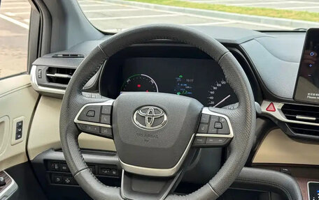 Toyota Granvia, 2022 год, 3 630 888 рублей, 14 фотография