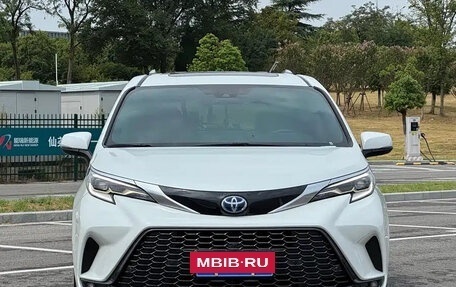 Toyota Granvia, 2022 год, 3 630 888 рублей, 2 фотография