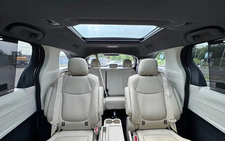 Toyota Granvia, 2022 год, 3 630 888 рублей, 10 фотография