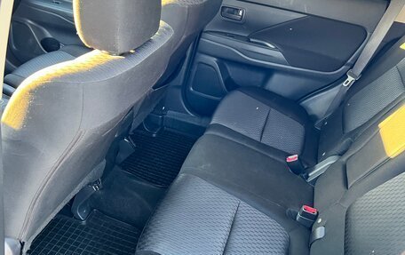 Mitsubishi Outlander III рестайлинг 3, 2014 год, 1 290 000 рублей, 17 фотография