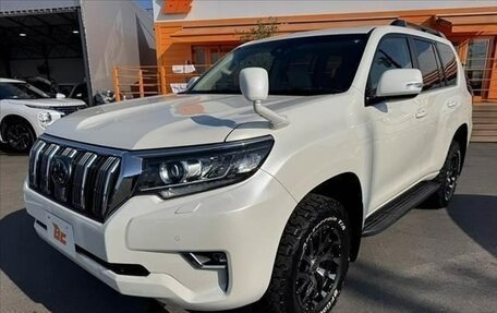 Toyota Land Cruiser Prado 150 рестайлинг 2, 2022 год, 4 250 000 рублей, 3 фотография