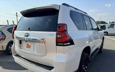 Toyota Land Cruiser Prado 150 рестайлинг 2, 2022 год, 4 250 000 рублей, 8 фотография