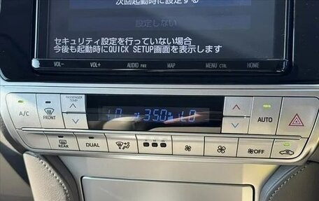 Toyota Land Cruiser Prado 150 рестайлинг 2, 2022 год, 4 250 000 рублей, 14 фотография