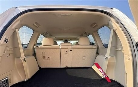 Toyota Land Cruiser Prado 150 рестайлинг 2, 2022 год, 4 250 000 рублей, 7 фотография