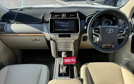 Toyota Land Cruiser Prado 150 рестайлинг 2, 2022 год, 4 250 000 рублей, 15 фотография
