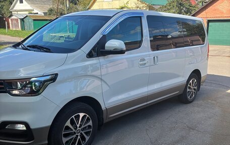Hyundai Grand Starex Grand Starex I рестайлинг 2, 2018 год, 4 150 000 рублей, 2 фотография