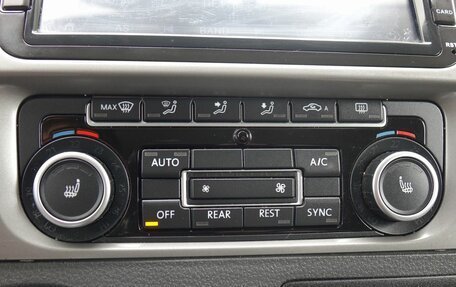 Volkswagen Caravelle T5, 2012 год, 1 830 000 рублей, 12 фотография