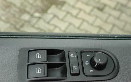 Volkswagen Caravelle T5, 2012 год, 1 830 000 рублей, 15 фотография