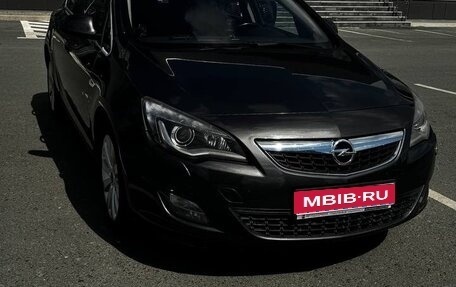Opel Astra J, 2010 год, 750 000 рублей, 1 фотография