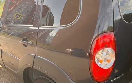 Chevrolet Niva I рестайлинг, 2017 год, 585 000 рублей, 4 фотография