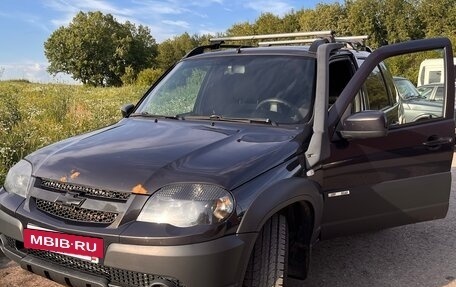 Chevrolet Niva I рестайлинг, 2017 год, 585 000 рублей, 2 фотография
