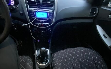 Hyundai Solaris II рестайлинг, 2012 год, 429 900 рублей, 21 фотография