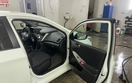Hyundai Solaris II рестайлинг, 2015 год, 990 000 рублей, 11 фотография