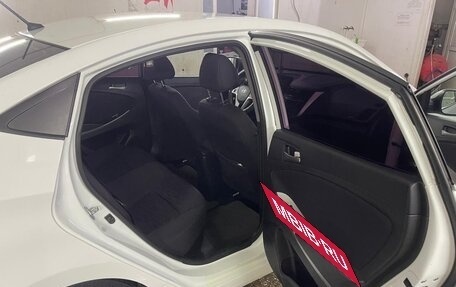 Hyundai Solaris II рестайлинг, 2015 год, 990 000 рублей, 10 фотография