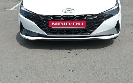 Hyundai Elantra, 2021 год, 1 750 000 рублей, 2 фотография