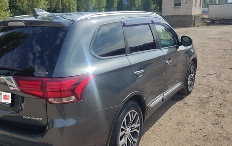 Mitsubishi Outlander III рестайлинг 3, 2017 год, 2 200 000 рублей, 4 фотография