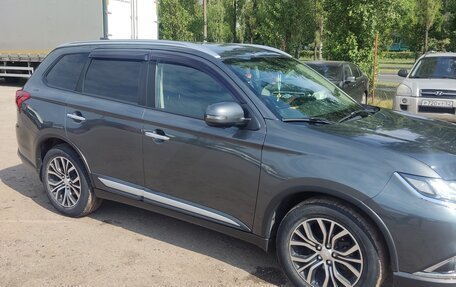 Mitsubishi Outlander III рестайлинг 3, 2017 год, 2 200 000 рублей, 5 фотография