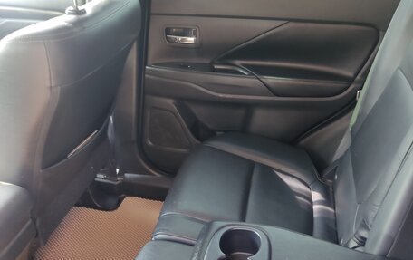 Mitsubishi Outlander III рестайлинг 3, 2017 год, 2 200 000 рублей, 13 фотография