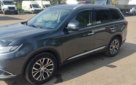 Mitsubishi Outlander III рестайлинг 3, 2017 год, 2 200 000 рублей, 14 фотография