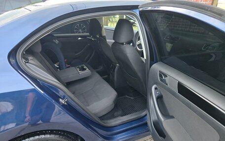 Volkswagen Jetta VI, 2011 год, 800 000 рублей, 12 фотография