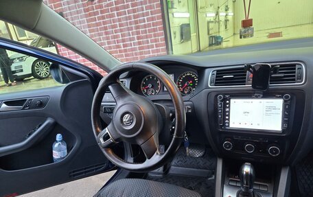 Volkswagen Jetta VI, 2011 год, 800 000 рублей, 10 фотография