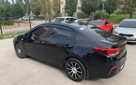 KIA Rio IV, 2018 год, 1 100 000 рублей, 5 фотография