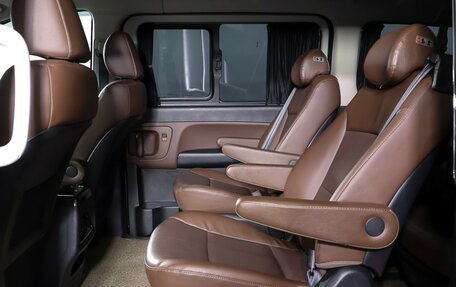 Hyundai Grand Starex Grand Starex I рестайлинг 2, 2018 год, 2 799 000 рублей, 14 фотография