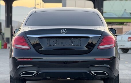 Mercedes-Benz E-Класс, 2019 год, 3 170 000 рублей, 4 фотография