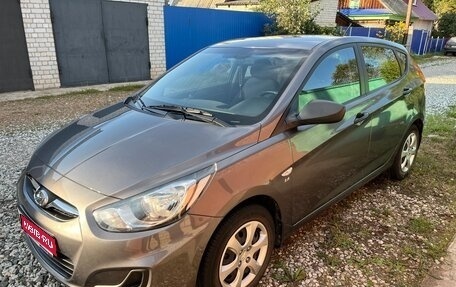 Hyundai Solaris II рестайлинг, 2013 год, 920 000 рублей, 1 фотография