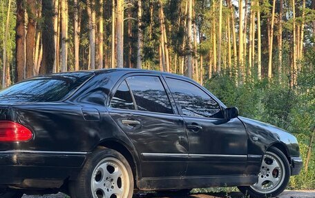 Mercedes-Benz E-Класс, 1996 год, 129 000 рублей, 2 фотография