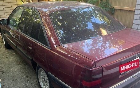 Opel Omega A, 1992 год, 300 000 рублей, 1 фотография