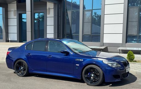 BMW M5, 2005 год, 2 400 000 рублей, 3 фотография