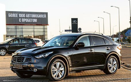 Infiniti QX70, 2015 год, 1 995 000 рублей, 1 фотография