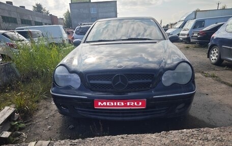 Mercedes-Benz C-Класс, 2003 год, 690 000 рублей, 1 фотография