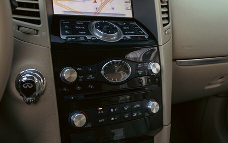 Infiniti QX70, 2015 год, 1 995 000 рублей, 15 фотография