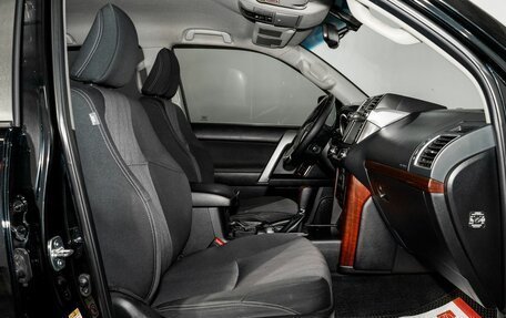 Toyota Land Cruiser Prado 150 рестайлинг 2, 2017 год, 4 785 000 рублей, 6 фотография