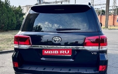 Toyota Land Cruiser 200, 2017 год, 9 500 000 рублей, 7 фотография