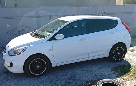 Hyundai Solaris II рестайлинг, 2013 год, 650 000 рублей, 2 фотография