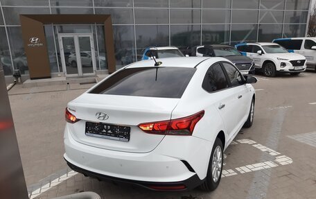 Hyundai Solaris II рестайлинг, 2020 год, 2 200 000 рублей, 3 фотография