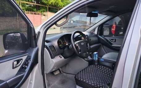 Hyundai H-1 II рестайлинг, 2011 год, 1 850 000 рублей, 3 фотография