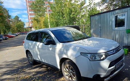 Mitsubishi Outlander III рестайлинг 3, 2013 год, 1 075 000 рублей, 2 фотография